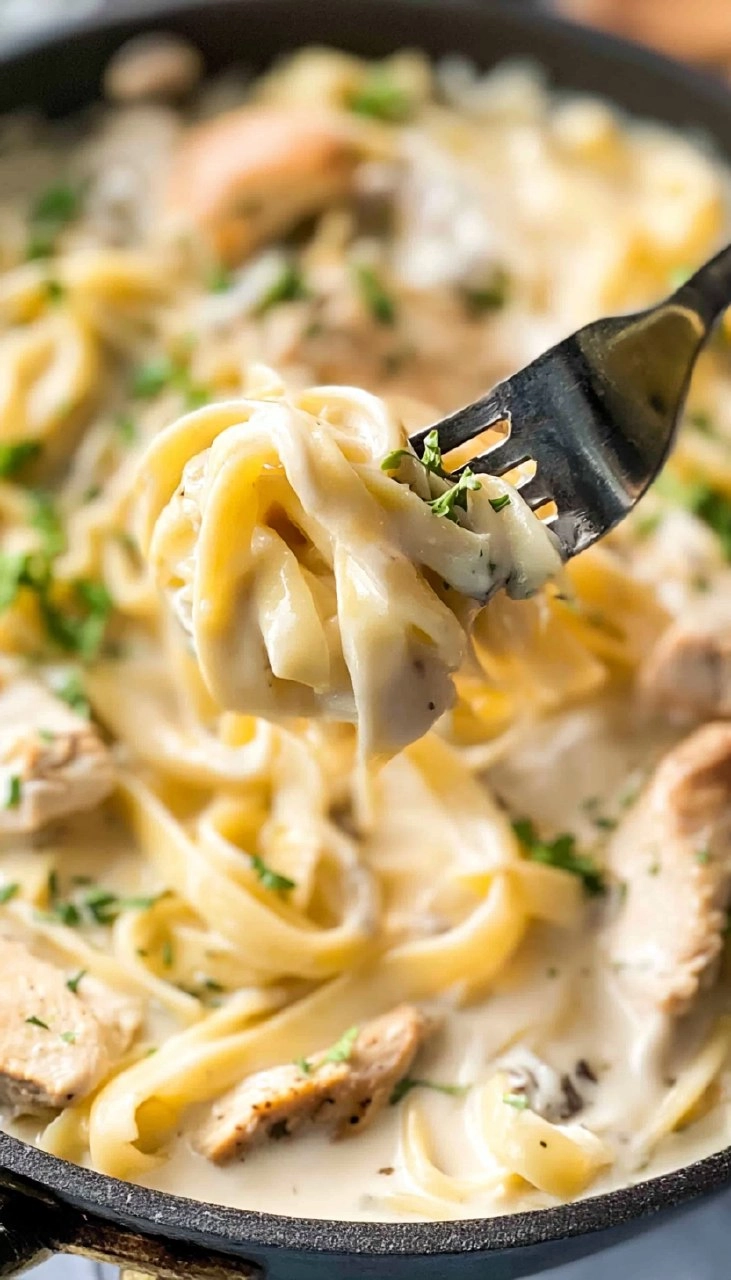 Creamy Chicken Alfredo | 30-Minute Restaurant-Style Pasta Dinner
